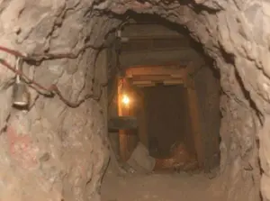 A-tunnel-discovered-in-Nogales-feature